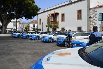 Presentación de los nuevos vehículos de la Policía Local de Telde (Foto TA)